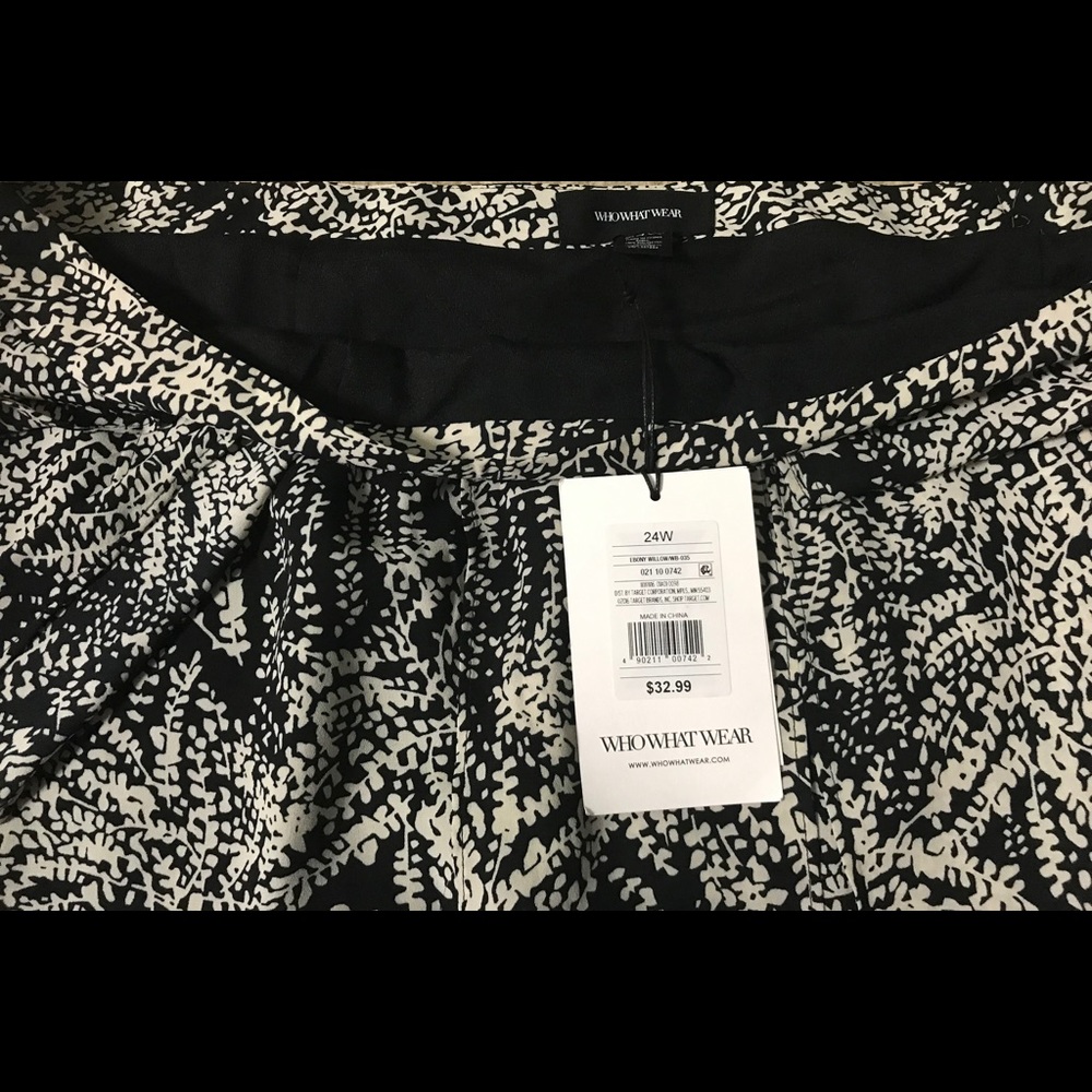 Skirts - Picture 3 of 4